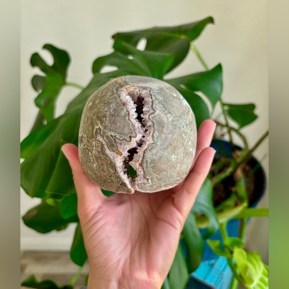 Druzy Amethyst Egg - Picture 5 of 6